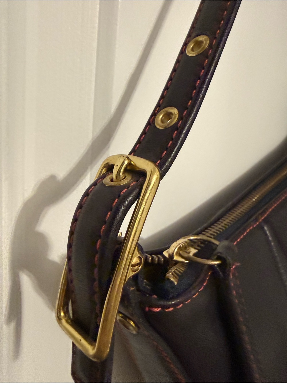 Coach vintage cowhide Leather Shoulder Bag with pink Stitching RARE! - Picture 3 of 6